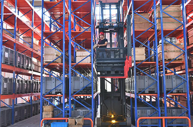 Manuseio de materiais com empilhadeiras - caminhão torre